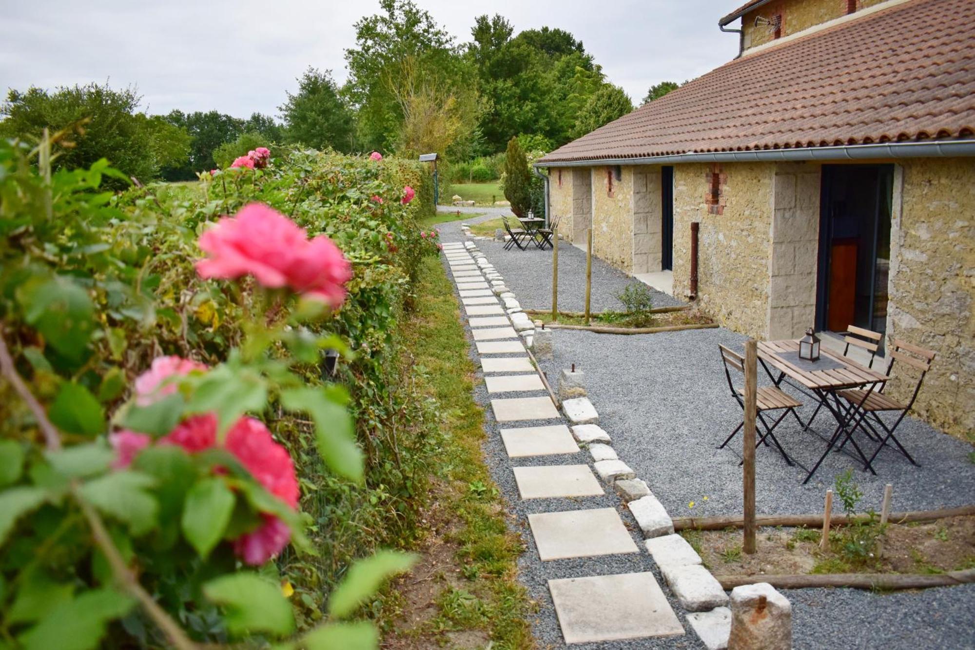 L'Oree Du Bois Gaubau Saint-Georges-sur-Layon Exterior photo